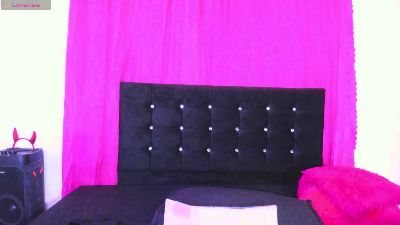 cutenaked_8 live cam on Cam4