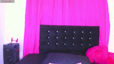 cutenaked_8 live cam on Cam4