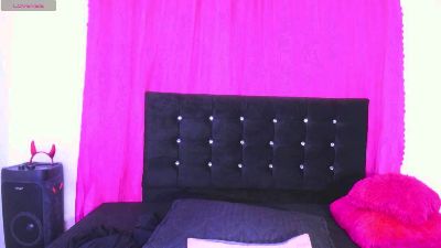 cutenaked_8 live cam on Cam4
