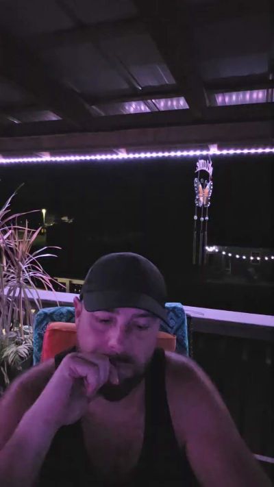 cuttdog2 live cam on Cam4