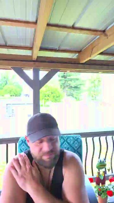 cuttdog2 live cam on Cam4