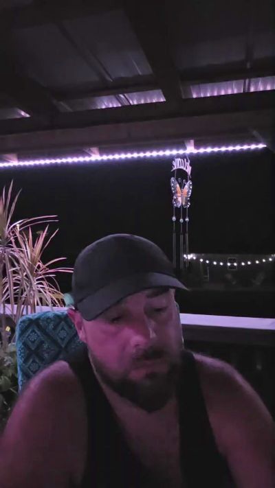 cuttdog2 live cam on Cam4