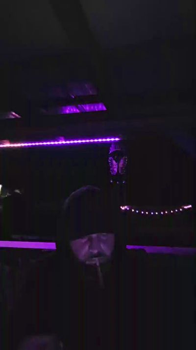 cuttdog2 live cam on Cam4