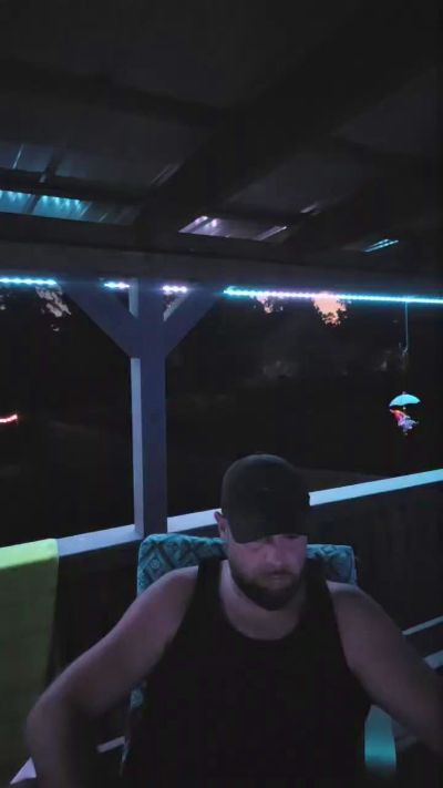 cuttdog2 live cam on Cam4