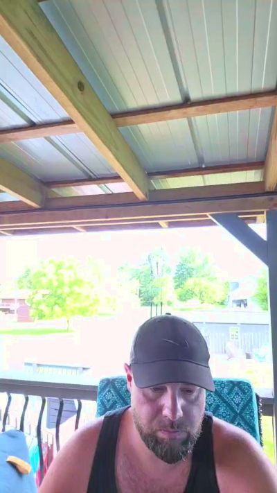 cuttdog2 live cam on Cam4