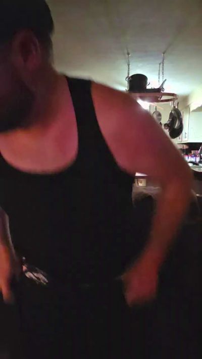 cuttdog2 live cam on Cam4