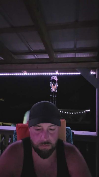 cuttdog2 live cam on Cam4