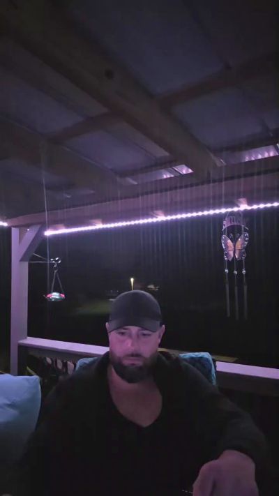 cuttdog2 live cam on Cam4