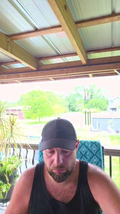 cuttdog2 live cam on Cam4