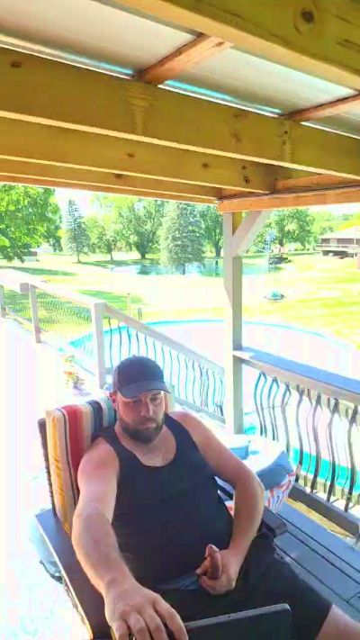 cuttdog2 live cam on Cam4