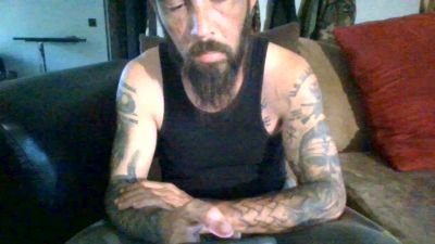dadbod69420 live cam on Cam4