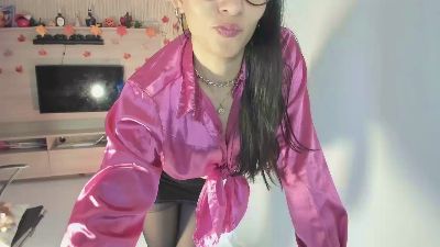 dalilasaenz1 live cam on Cam4