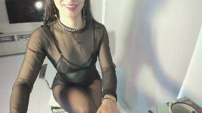 dalilasaenz1 live cam on Cam4
