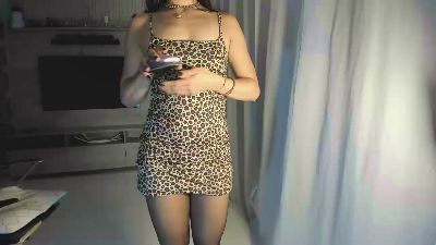 dalilasaenz1 live cam on Cam4