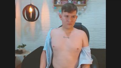 damian_miller7 live cam on Cam4