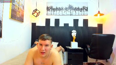 damian_miller7 live cam on Cam4