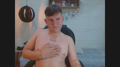 damian_miller7 live cam on Cam4