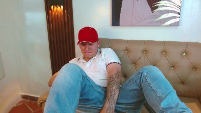 damian_miller7 live cam on Cam4