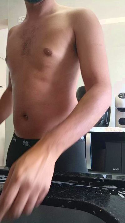 daniboy090298 live cam on Cam4