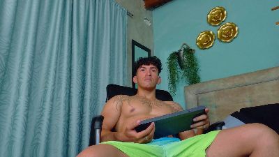 daniel_biig live cam on Cam4