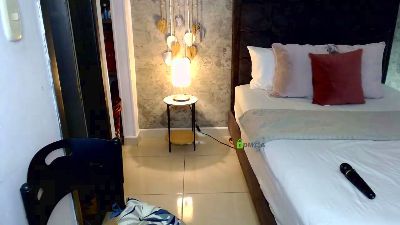 daniela_castroo live cam on Cam4