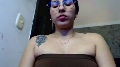 daniela_castroo live cam on Cam4
