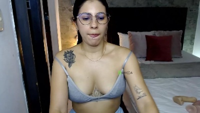 daniela_castroo live cam on Cam4