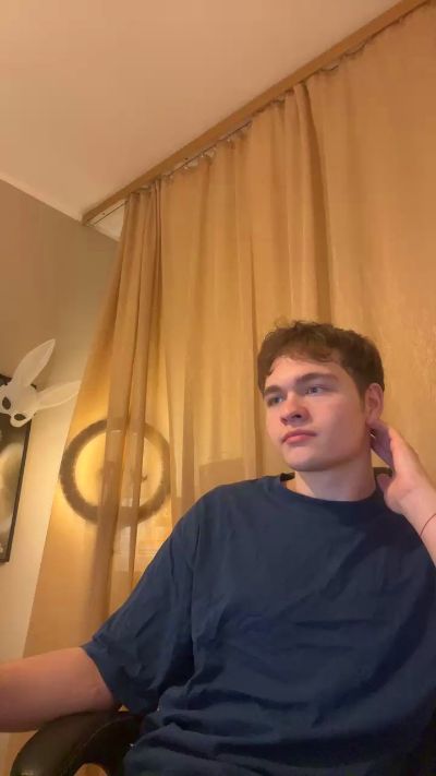 danielxfun 来自 波兰 的 男性 直播摄像头