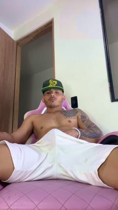 danterizzo_ live cam on Cam4