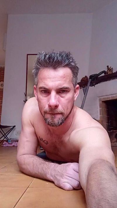 danthepiero live cam on Cam4