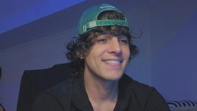 dariohere live cam on Cam4