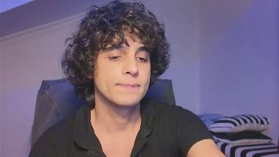 dariohere live cam on Cam4