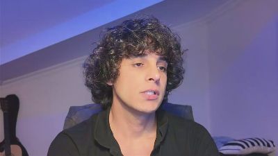 dariohere live cam on Cam4