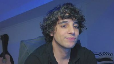 dariohere live cam on Cam4