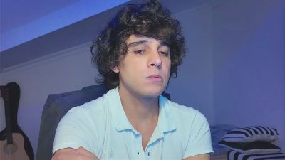 dariohere live cam on Cam4