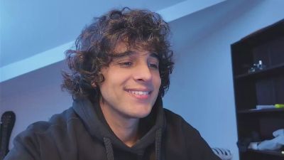 dariohere live cam on Cam4