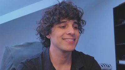 dariohere live cam on Cam4