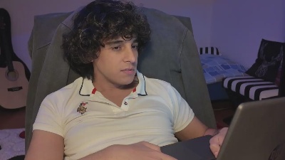 dariohere live cam on Cam4