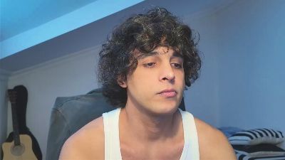 dariohere live cam on Cam4
