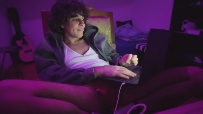 dariohere live cam on Cam4