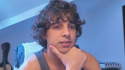 dariohere live cam on Cam4