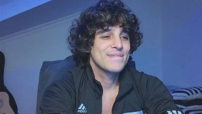 dariohere live cam on Cam4