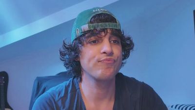 dariohere live cam on Cam4