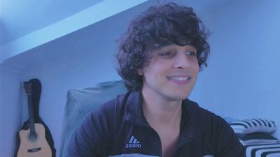 dariohere live cam on Cam4
