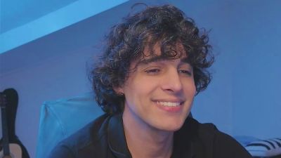 dariohere live cam on Cam4