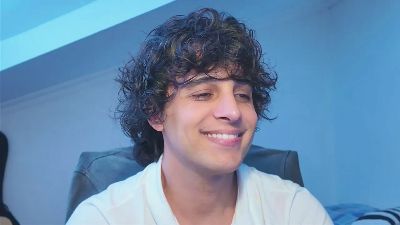 dariohere live cam on Cam4