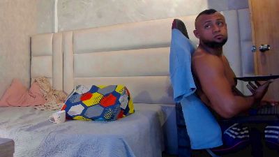dark_lennox live cam on Cam4