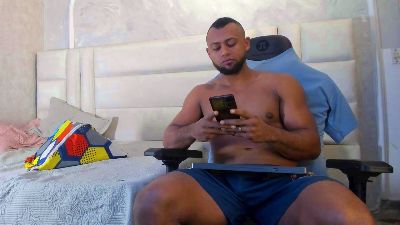 dark_lennox live cam on Cam4