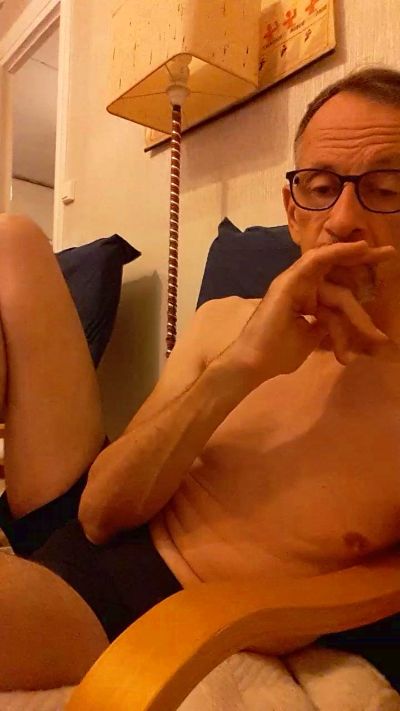 daug76 live cam on Cam4
