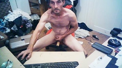 davidgarmin4 live cam on Cam4